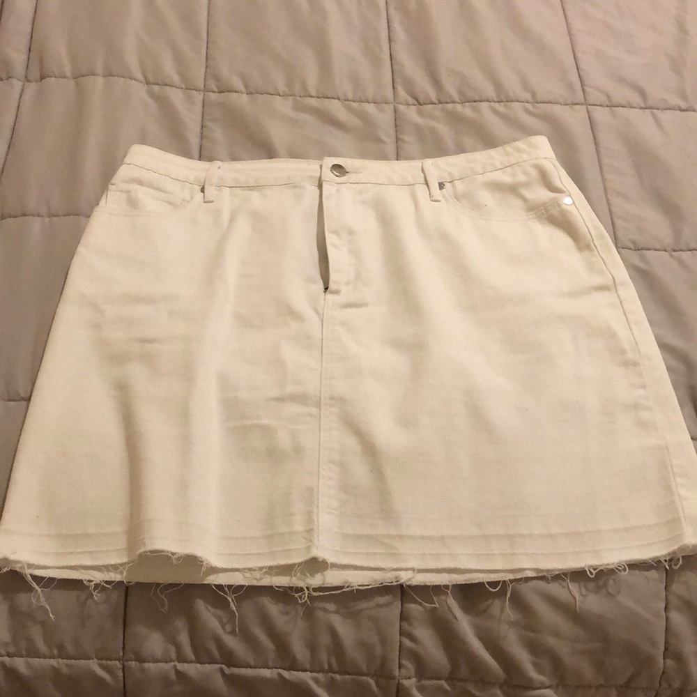 Justfab White Skirt - Picture 1 of 2
